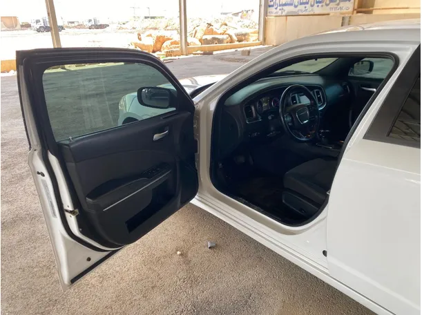 Car image 10