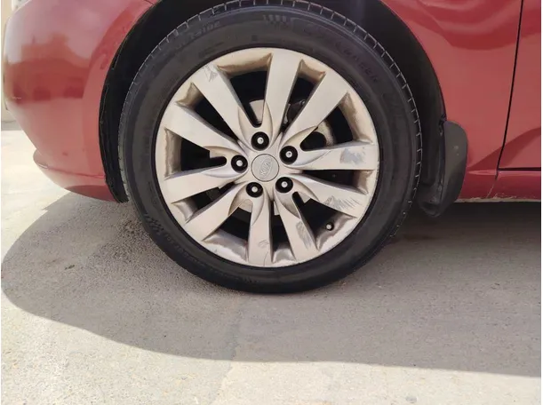 Car image 10
