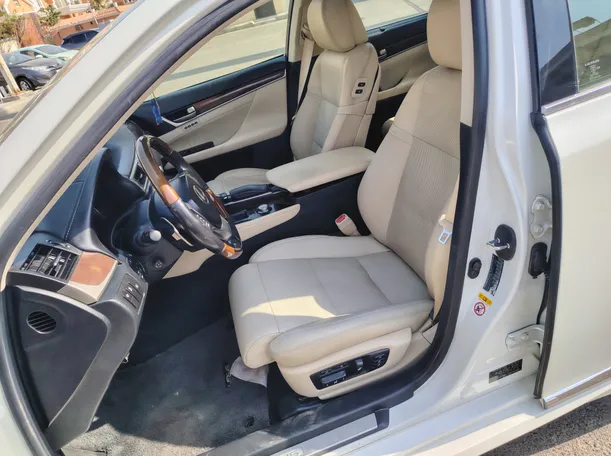 Car image 13