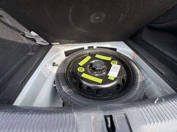Car image 24