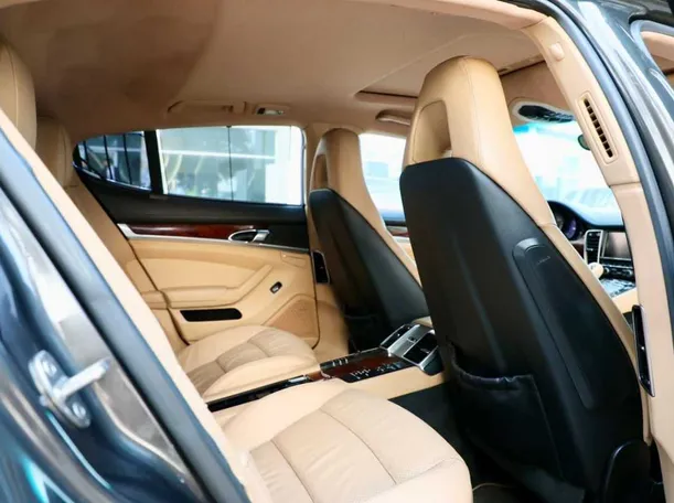 Car image 15