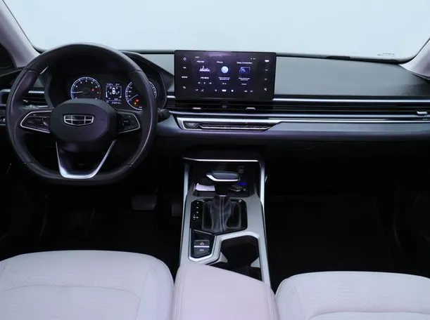 Car image 14