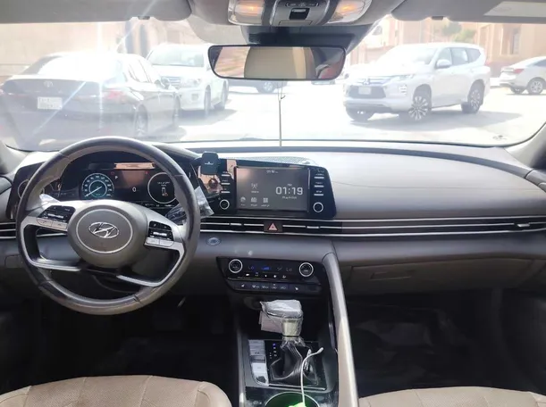Car image 16