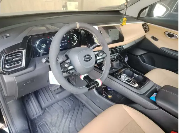 Car image 11