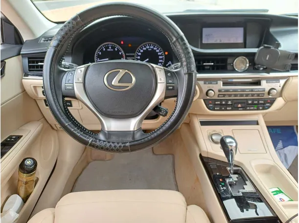 Car image 15
