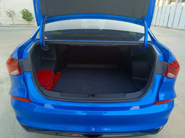 Car image 26