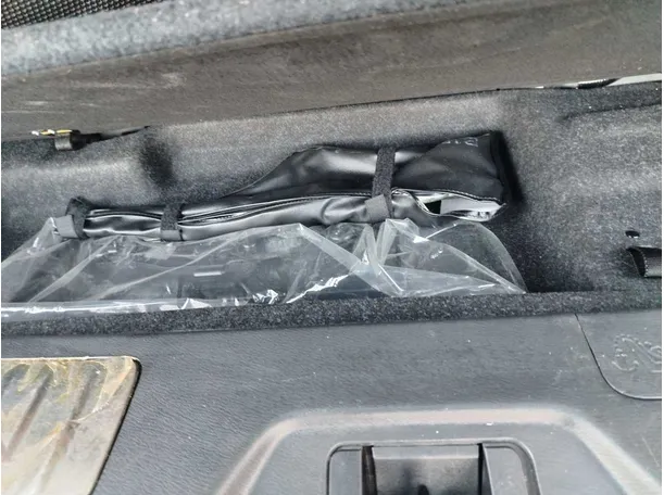 Car image 39