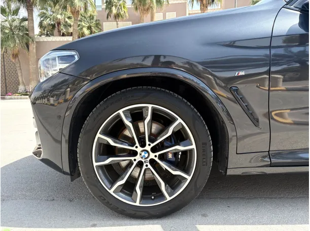 Car image 9
