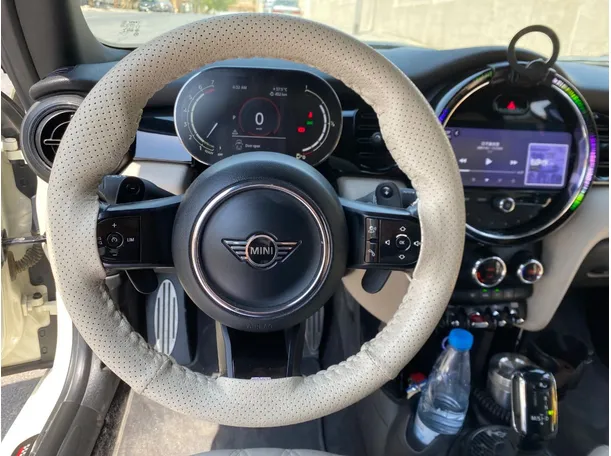 Car image 20