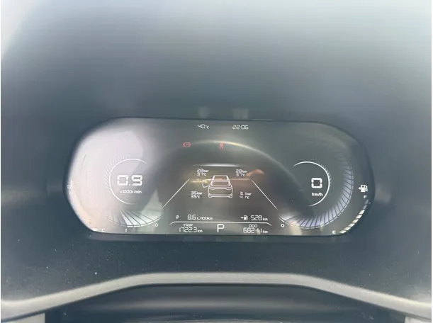 Car image 10