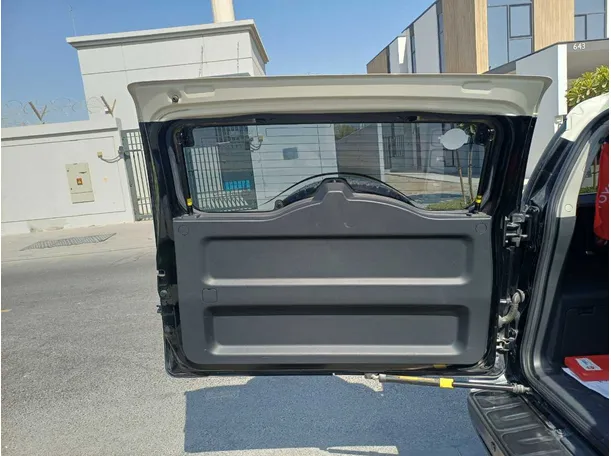 Car image 11