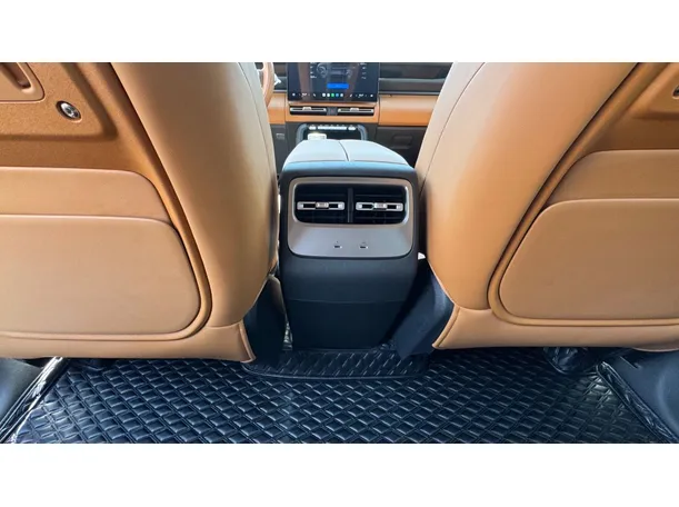 Car image 26