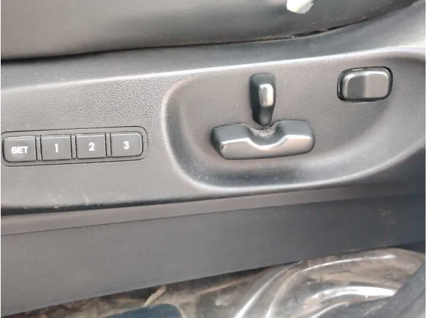 Car image 29