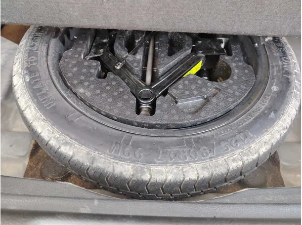 Car image 20