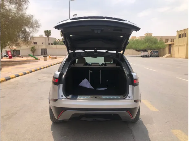 Car image 18