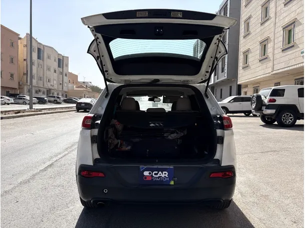 Car image 23