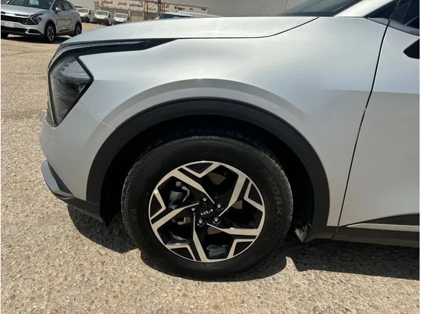 Car image 8