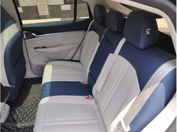 Car image 16