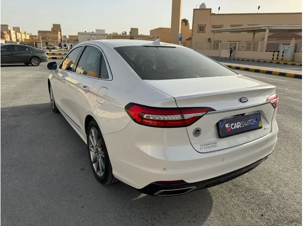 Car image 7
