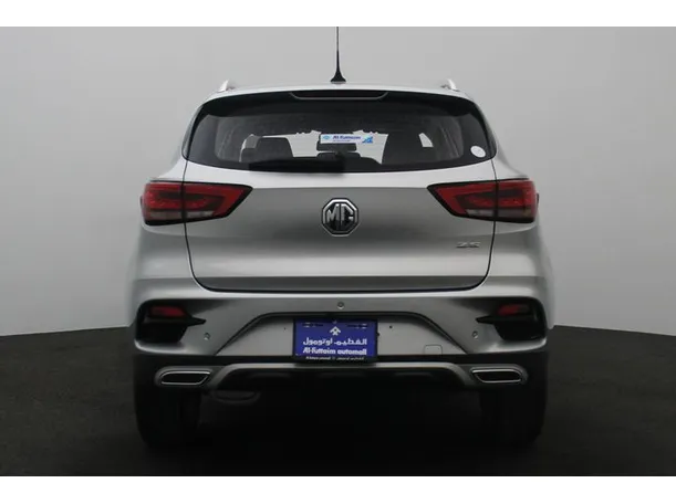 Car image 12