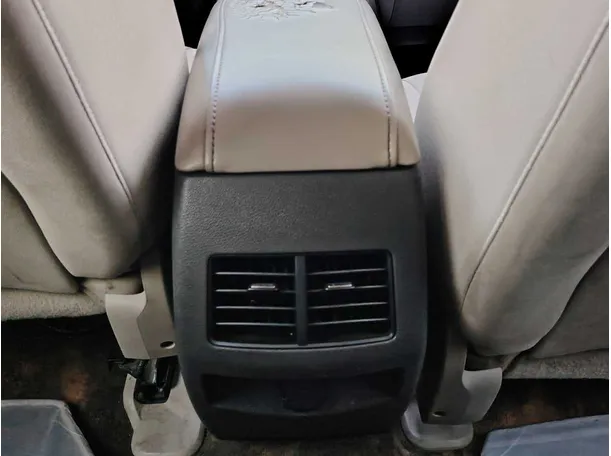 Car image 27