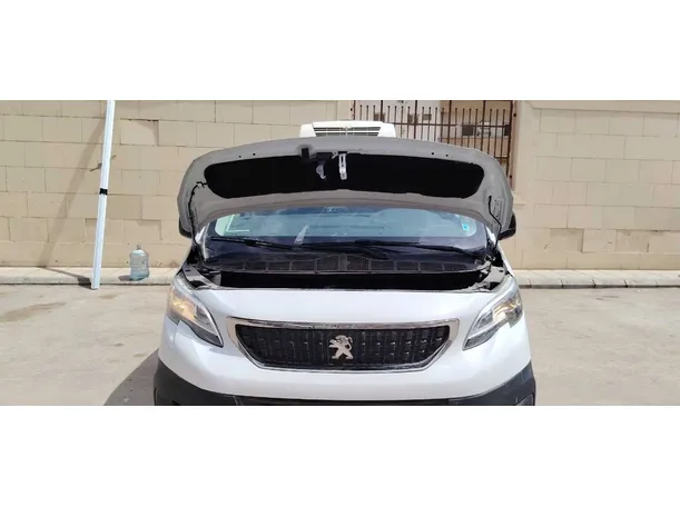 Car image 26