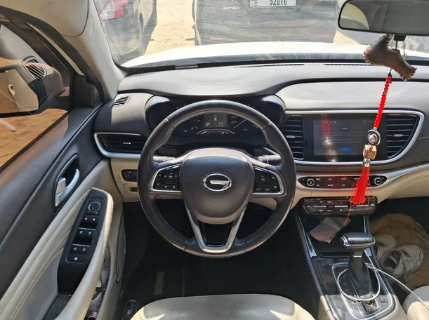 Car image 14