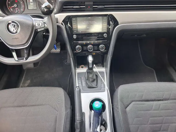 Car image 16