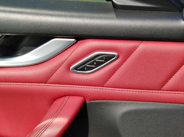 Car image 34