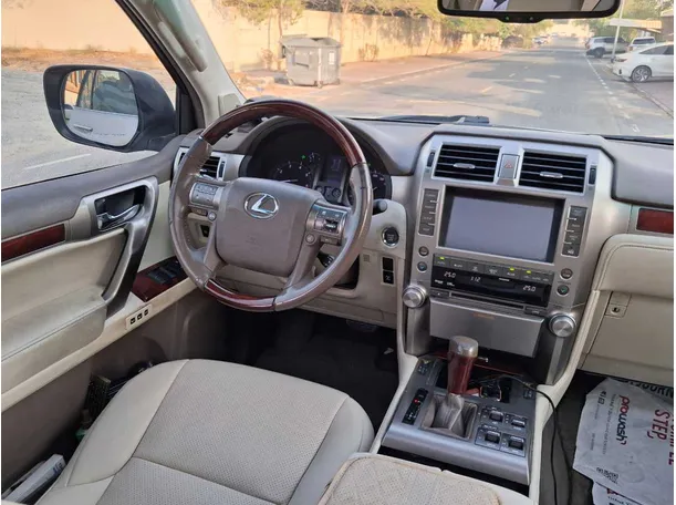 Car image 16