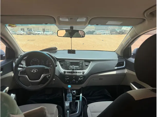 Car image 14