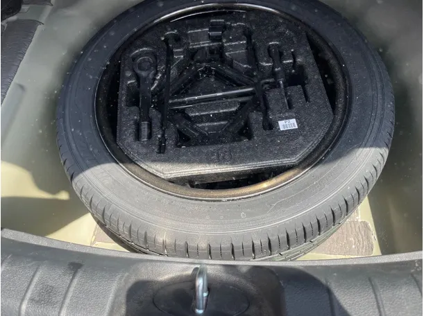 Car image 26