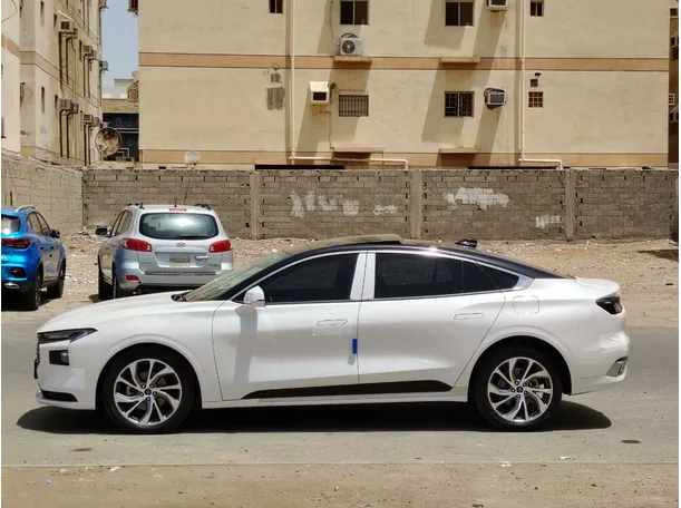 Car image 8