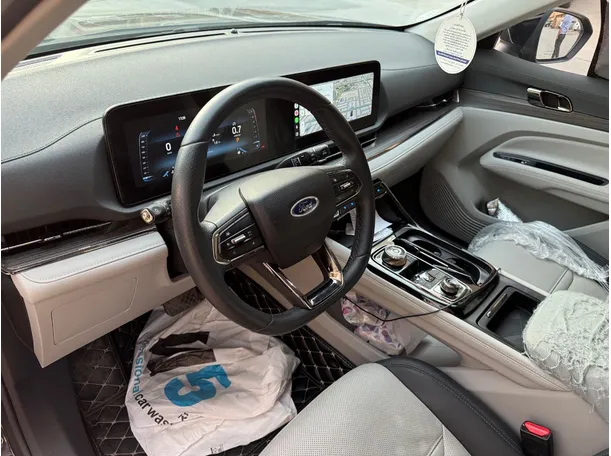 Car image 12