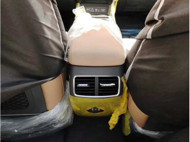 Car image 30
