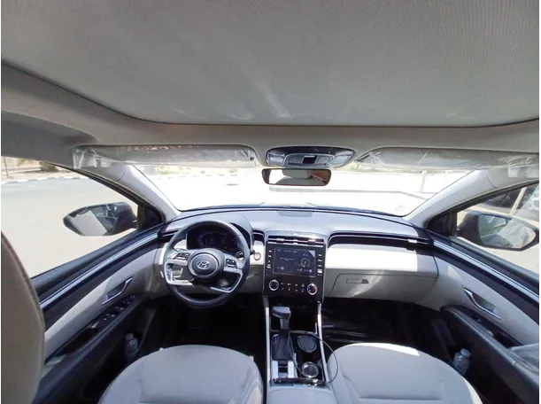 Car image 13