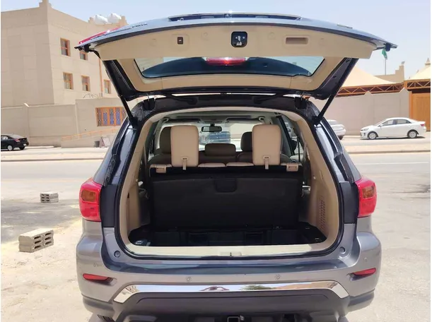 Car image 23
