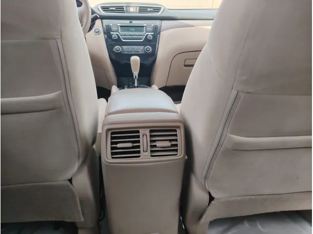 Car image 30