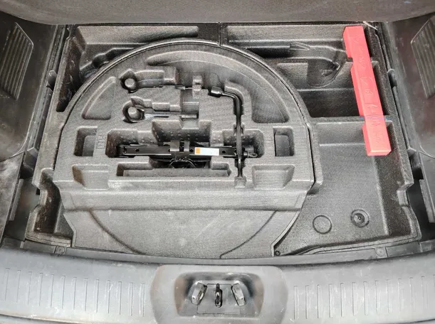 Car image 37