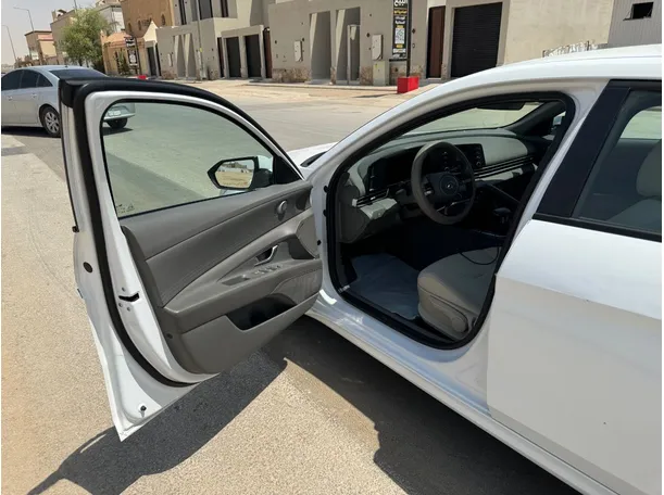 Car image 10