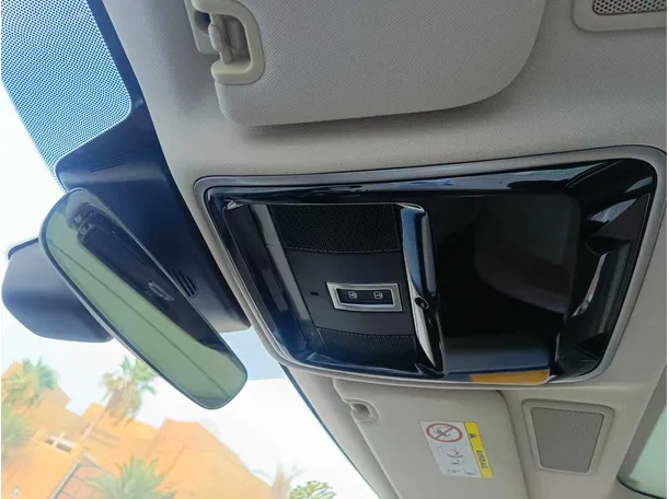 Car image 28