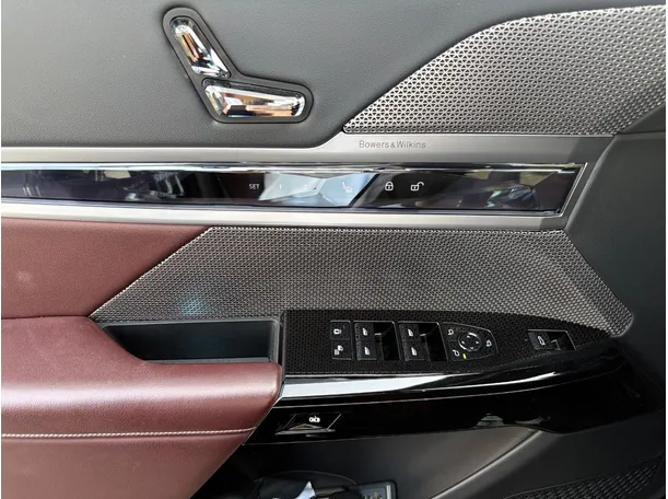 Car image 27