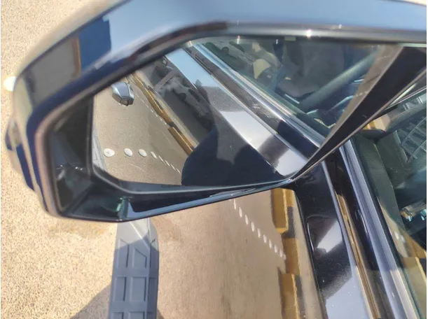 Car image 33