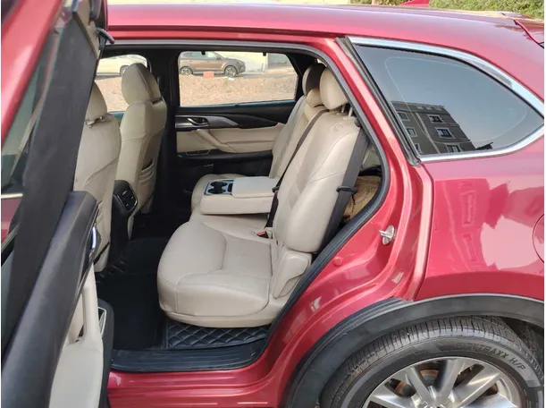 Car image 14
