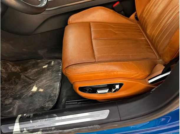 Car image 28