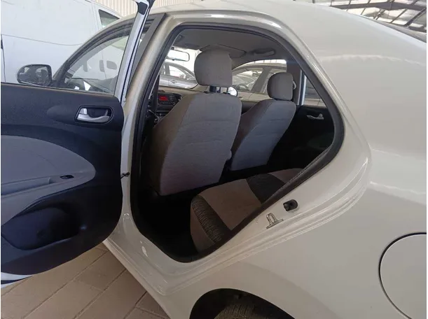Car image 19