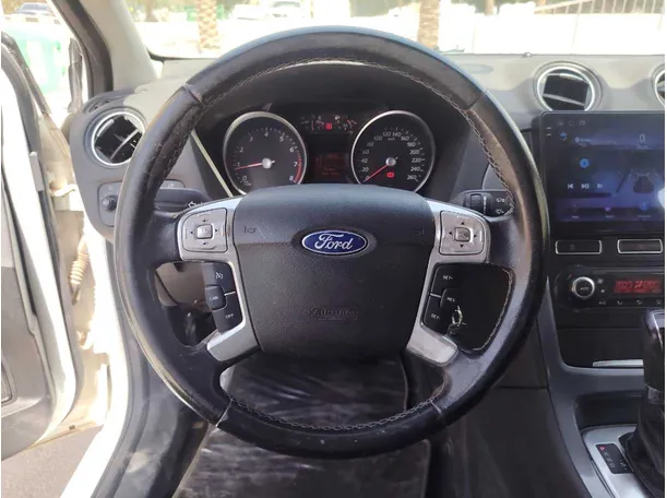 Car image 23