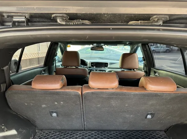 Car image 24