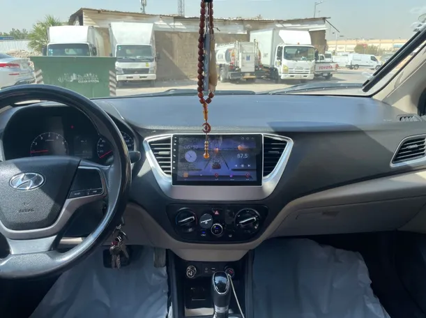Car image 19