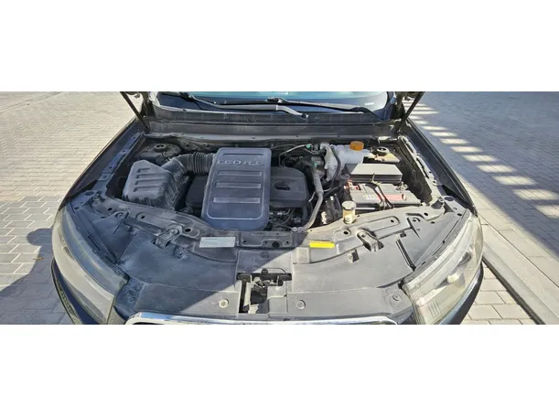 Car image 9